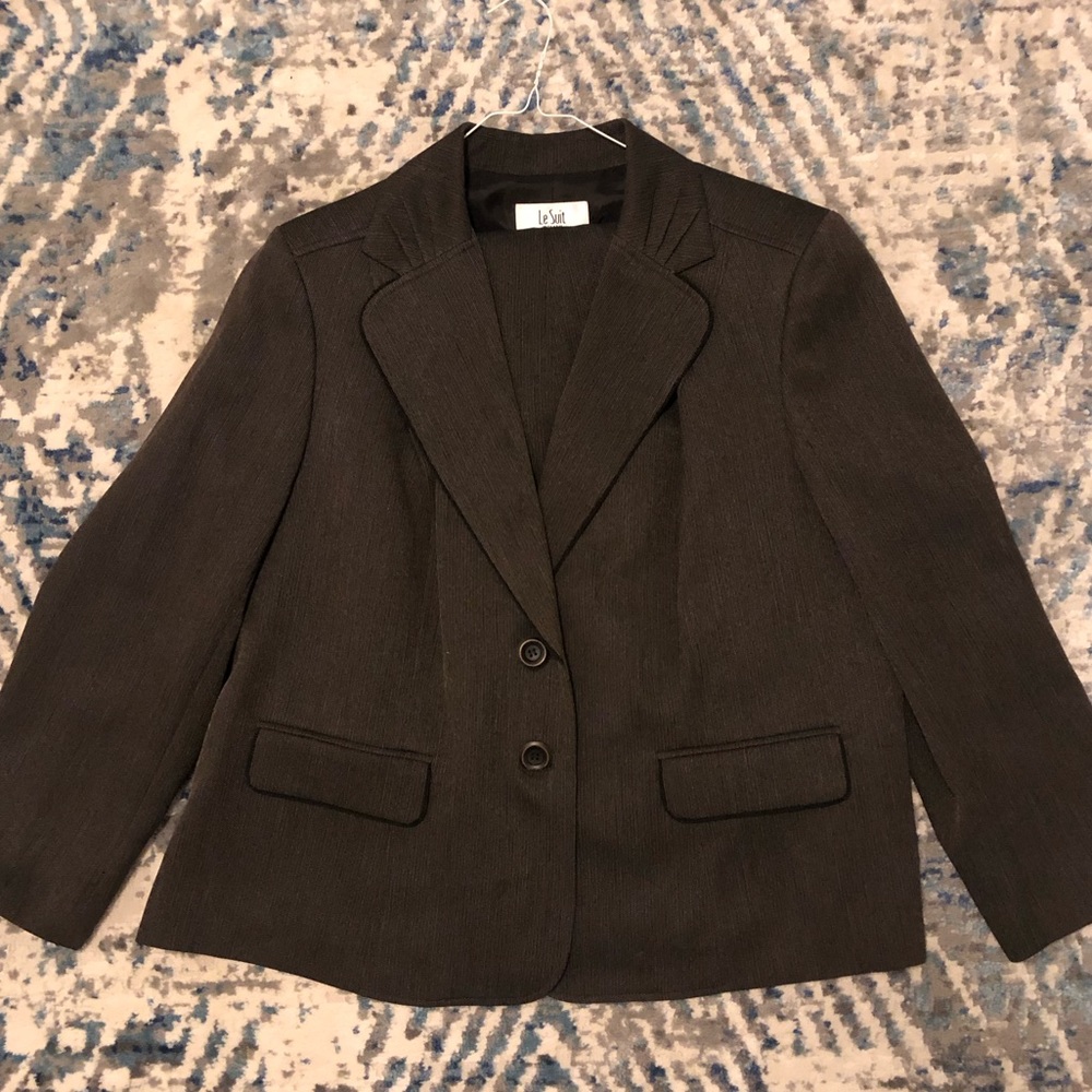 Womens two piece pant suit Le Suit